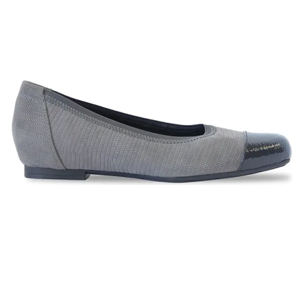 NEW Munro Danielle II Grey Lizard Print Nubuck/Patent Flat Shoes in Size 8.5W